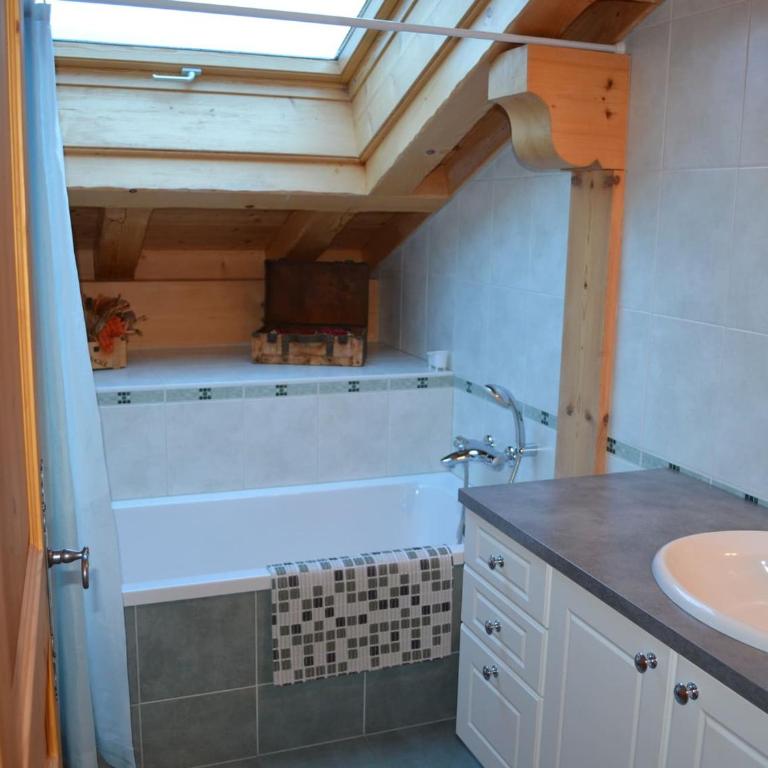Chalet spacieux à Châtel, 12 pers., 3 chambres, proche remontées Linga, WiFi, balcon et garage - FR-1-676-74 - Chalet - 12