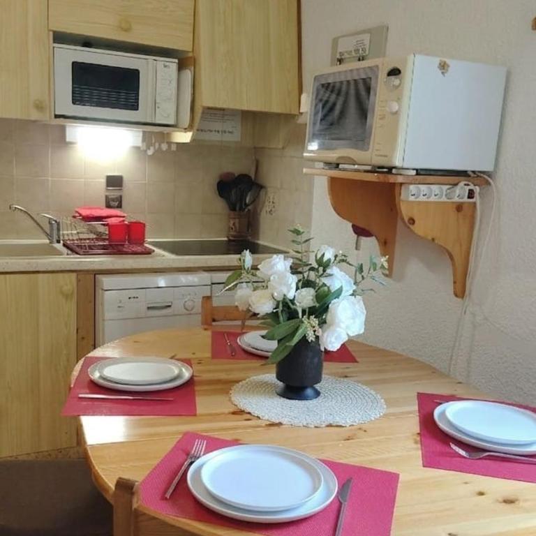Charmant 2 pièces avec terrasse, proche commodités et navettes, 4 pers, WiFi, parking, Châtel - FR-1-676-187 - Appartement - 4