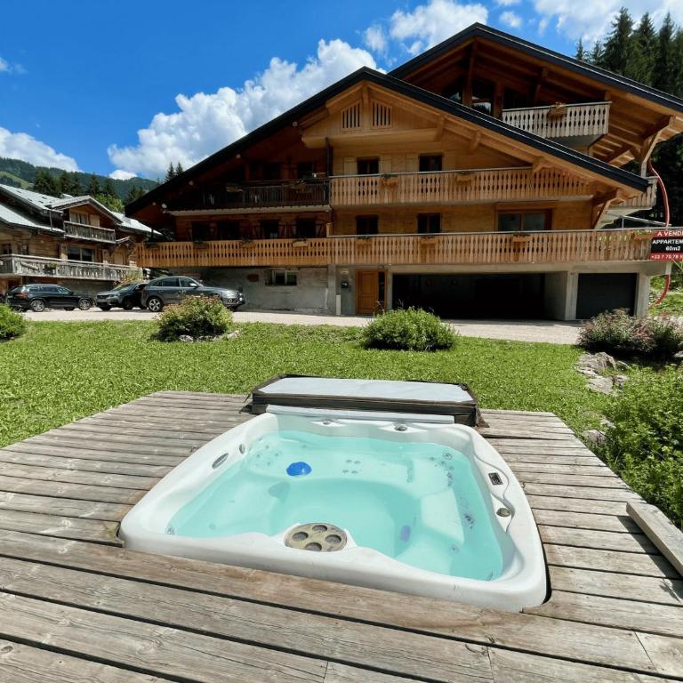 Chalet spacieux 15 pers, jacuzzi, parking, animaux admis - FR-1-676-208 - Chalet - 34