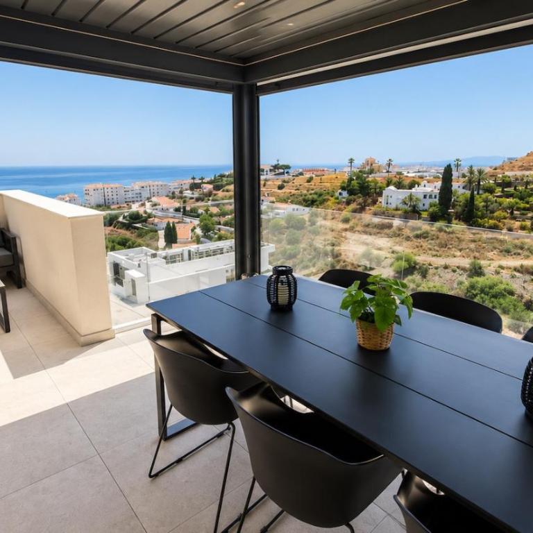 Modern House with Private Pool and Hot Tub - access to gym, sauna & wellness centre - Casa de 3 dormitorios - 2