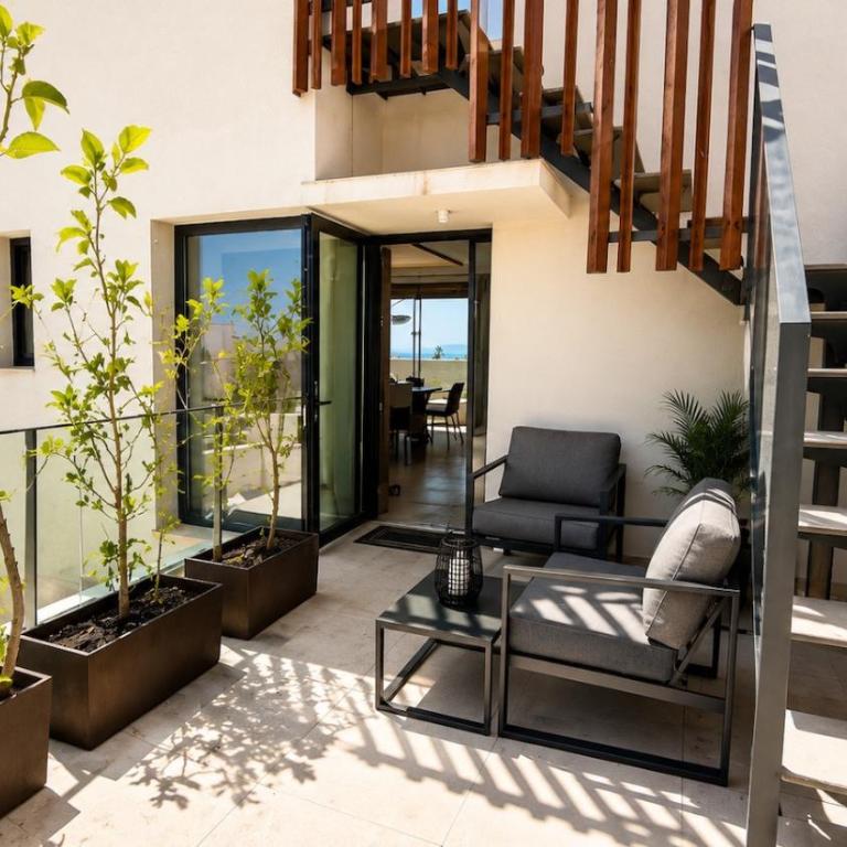 Modern House with Private Pool and Hot Tub - access to gym, sauna & wellness centre - Casa de 3 dormitorios - 11