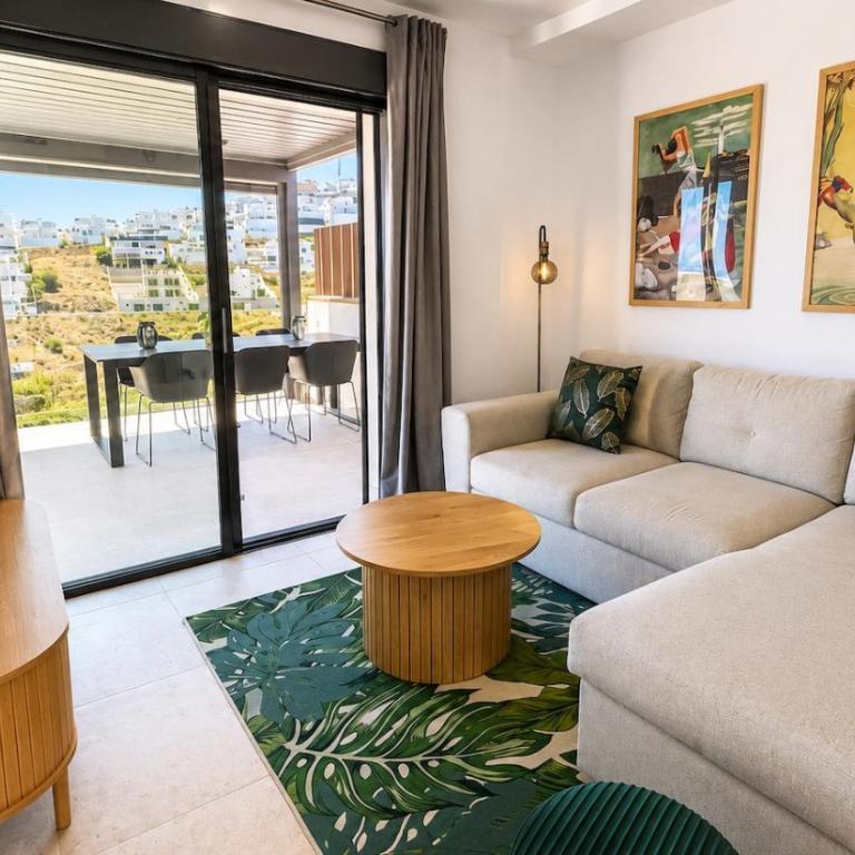 Modern House with Private Pool and Hot Tub - access to gym, sauna & wellness centre - Casa de 3 dormitorios - 3