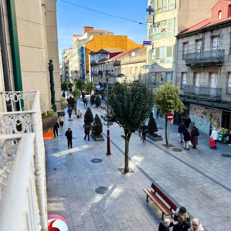 Pedestrian Center 5 Rooms with Balcony - Five-Bedroom Apartment - 17