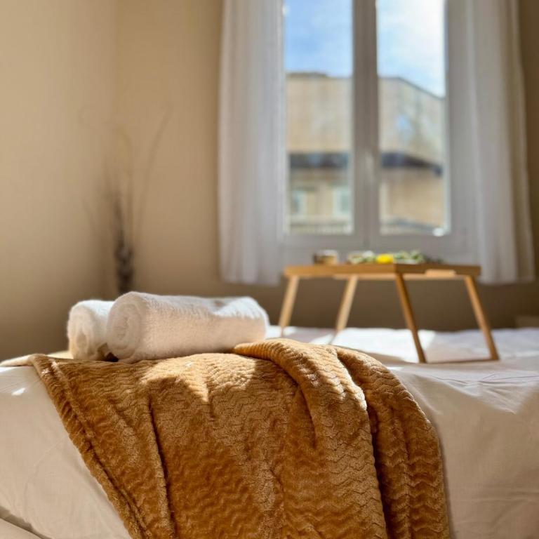 Pedestrian Center 5 Rooms with Balcony - Five-Bedroom Apartment - 20