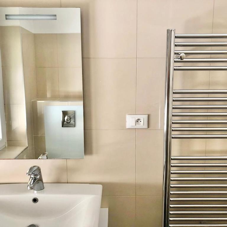 Castel Joli Golden Square - Two-Bedroom Apartment - 10