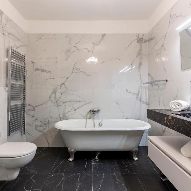 Castel Joli Golden Square - Two-Bedroom Apartment - 22