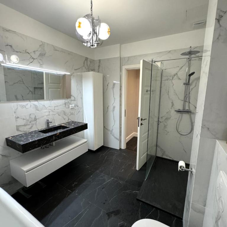 Castel Joli Golden Square - Two-Bedroom Apartment - 40