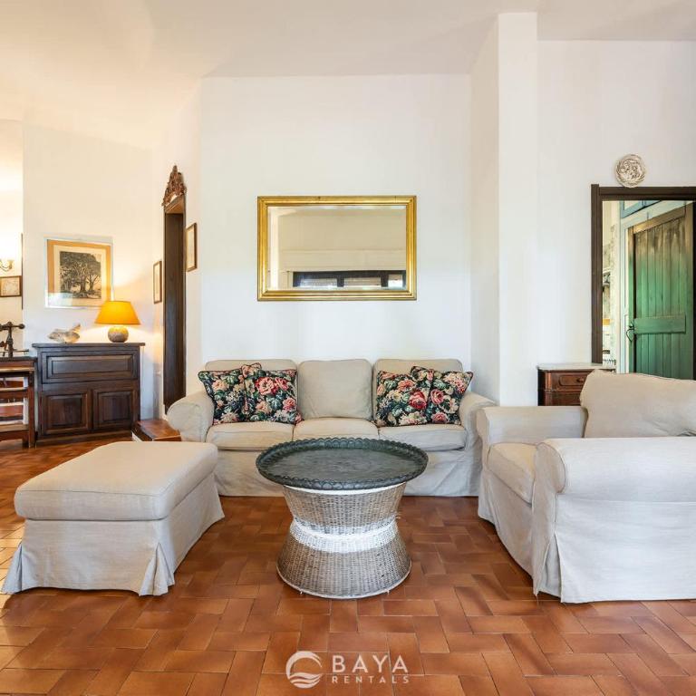Villa Micaela with Private Pool, 2 Patios & Lush Garden - Villa - 4