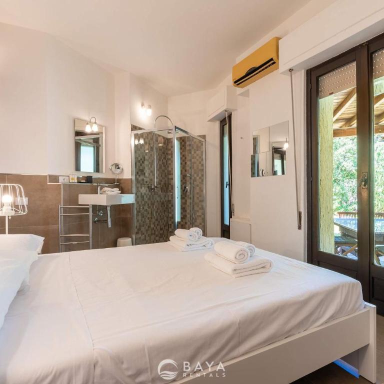 Villa Micaela with Private Pool, 2 Patios & Lush Garden - Villa - 5