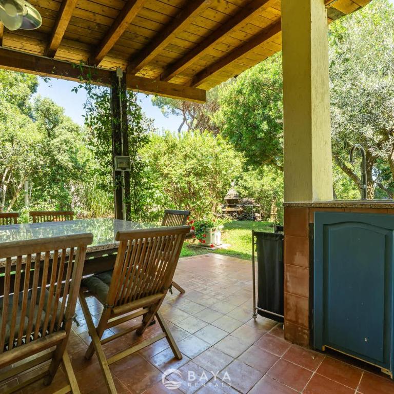 Villa Micaela with Private Pool, 2 Patios & Lush Garden - Villa - 16