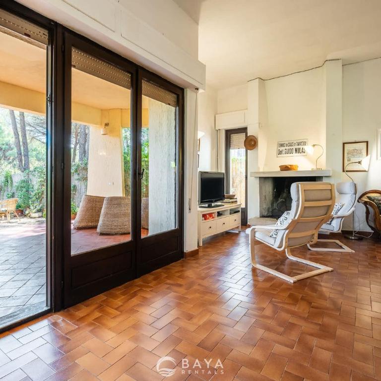 Villa Micaela with Private Pool, 2 Patios & Lush Garden - Villa - 27