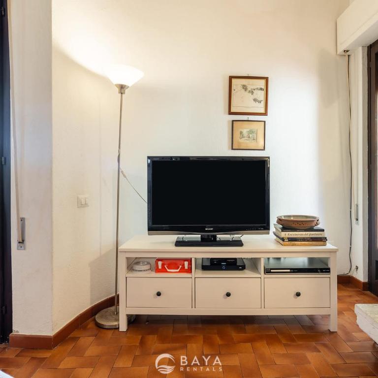 Villa Micaela with Private Pool, 2 Patios & Lush Garden - Villa - 31