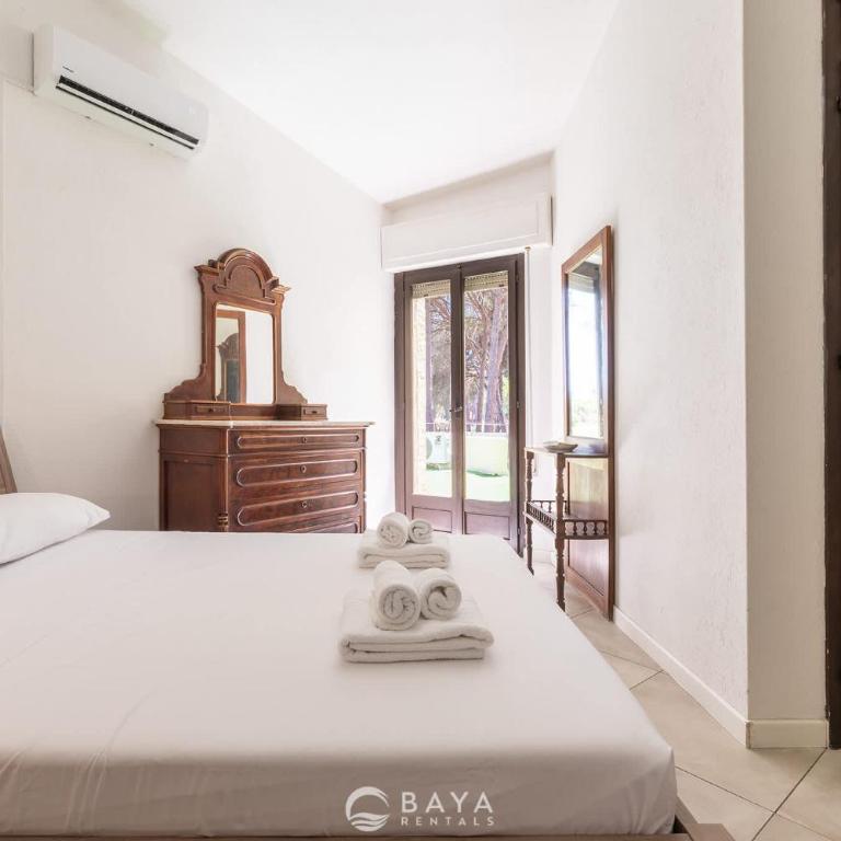 Villa Micaela with Private Pool, 2 Patios & Lush Garden - Villa - 33