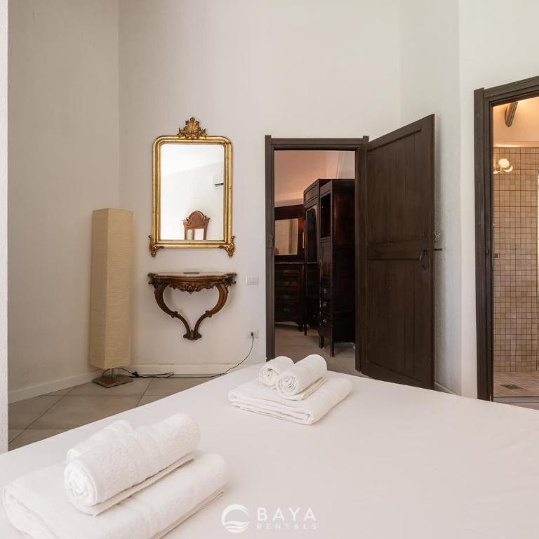 Villa Micaela with Private Pool, 2 Patios & Lush Garden - Villa - 34