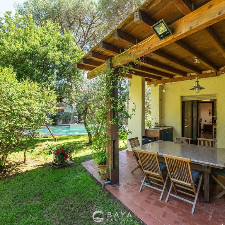 Villa Micaela with Private Pool, 2 Patios & Lush Garden - Villa - 42