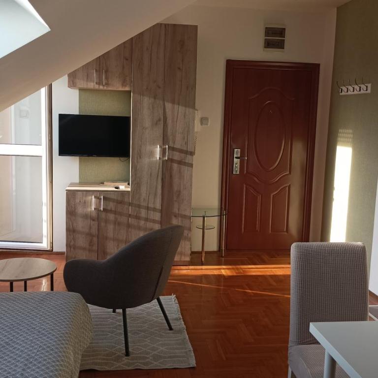 City Center Panorama - One-Bedroom Apartment with Balcony and City View - 6