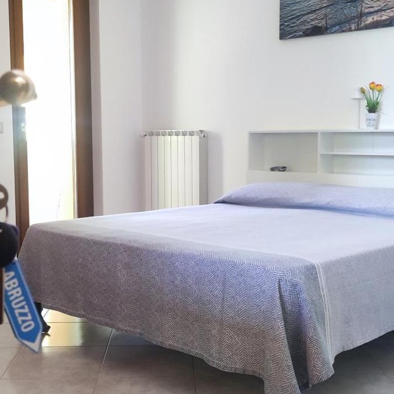 Bed and Bike - Camera Queen con Bagno in Comune - 1