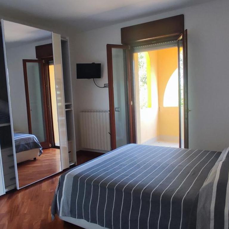 Bed and Bike - Camera Queen con Bagno in Comune - 6