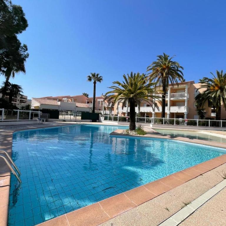 Séjour à Golf-Juan Résidence avec piscine parc et parking - Appartement - 6
