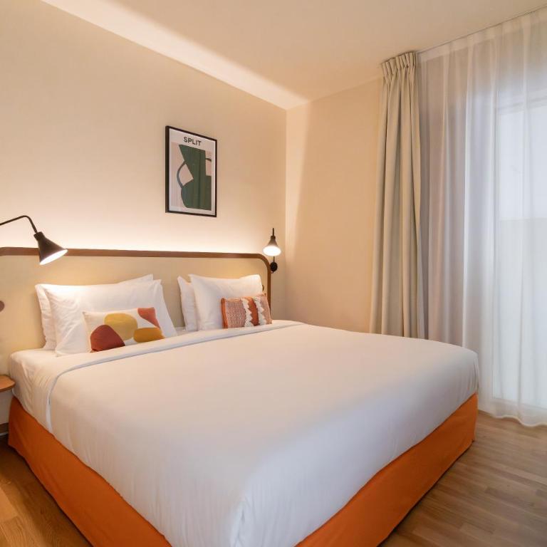 HOOD Hotel - King Suite - 1