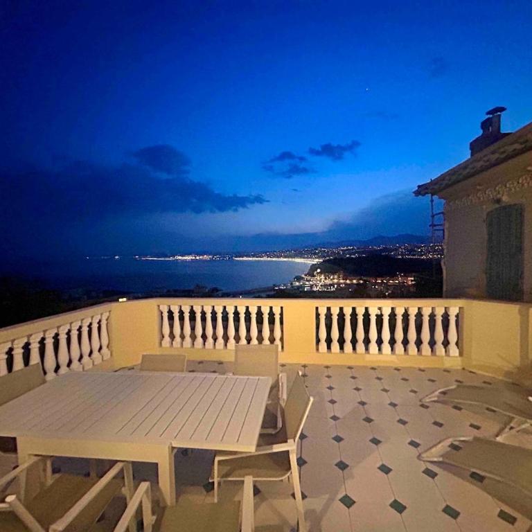 Apartment with large terrace - Appartement 3 Chambres - 75