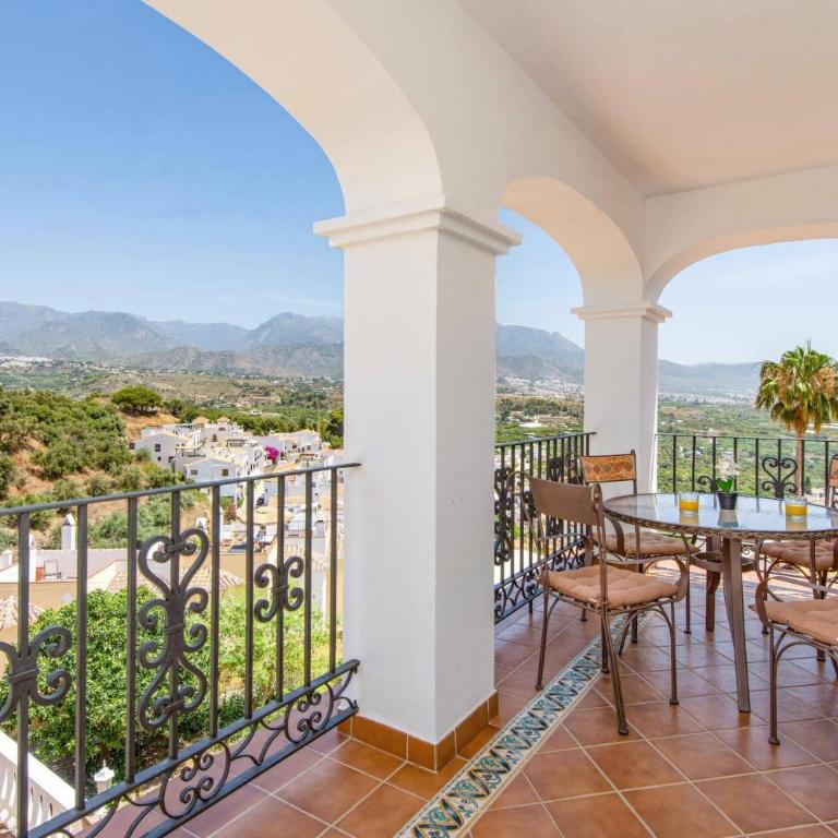 Villa Lara Pinta by Villa Plus - Villa - 3