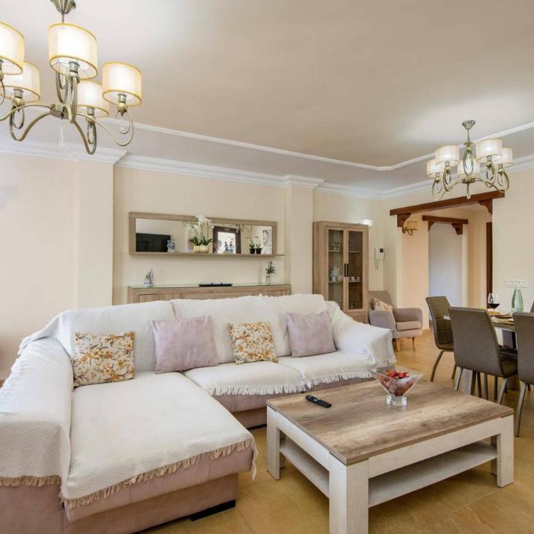 Villa Lara Pinta by Villa Plus - Villa - 10