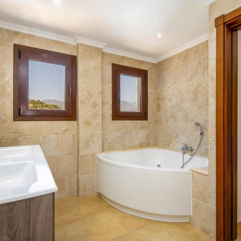 Villa Lara Pinta by Villa Plus - Villa - 9