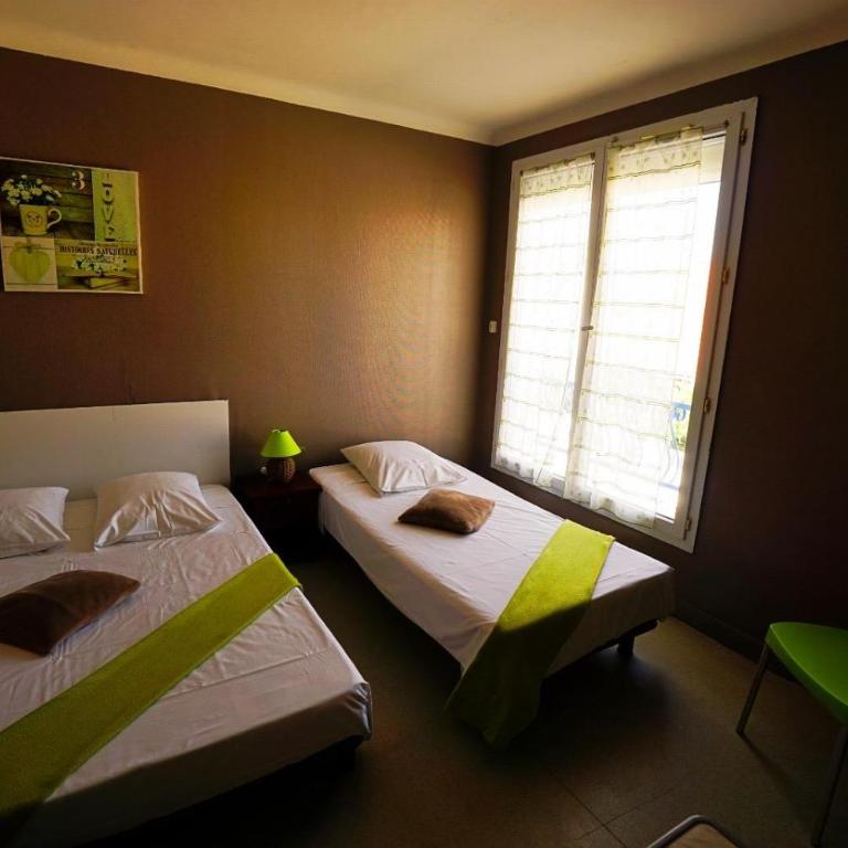 Hotel le Bon Soleil - Chambre Triple avec Salle de Bains Privative - 1