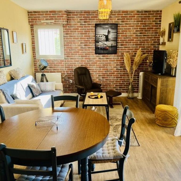 Joli F2 avec balcon, parking et proche Thermes - FR-1-703-213 - Appartement - 3