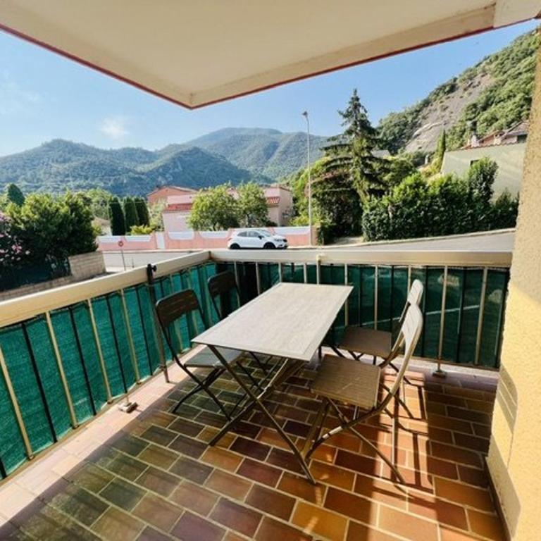 Joli F2 avec balcon, parking et proche Thermes - FR-1-703-213 - Appartement - 4