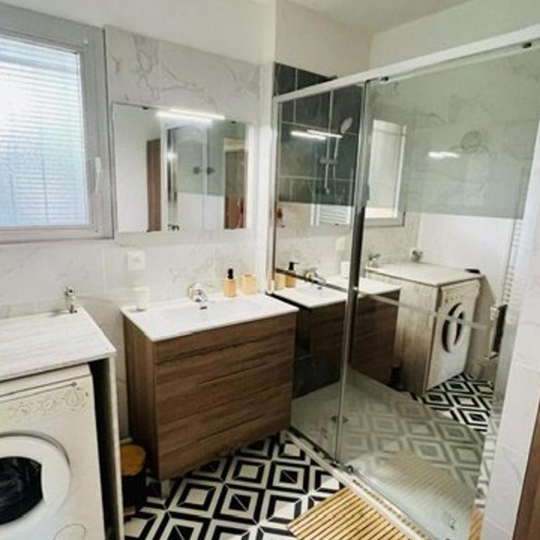 Joli F2 avec balcon, parking et proche Thermes - FR-1-703-213 - Appartement - 9