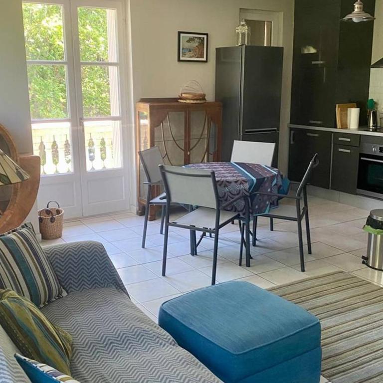 Bel F3 en centre-ville avec balcon et parking, proche cures - Apartamento de 2 dormitorios - 17