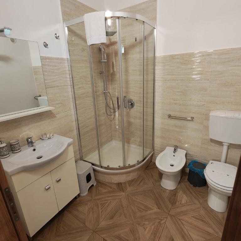 Domina Palace Rooms - Camera Quadrupla Premium - 10