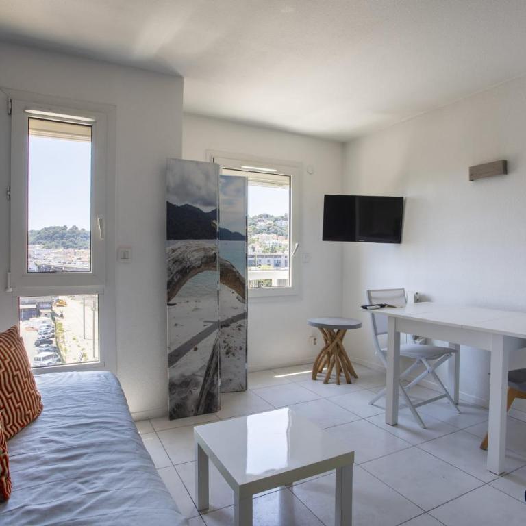 Air-conditioned studio near the train station - Studio - 5