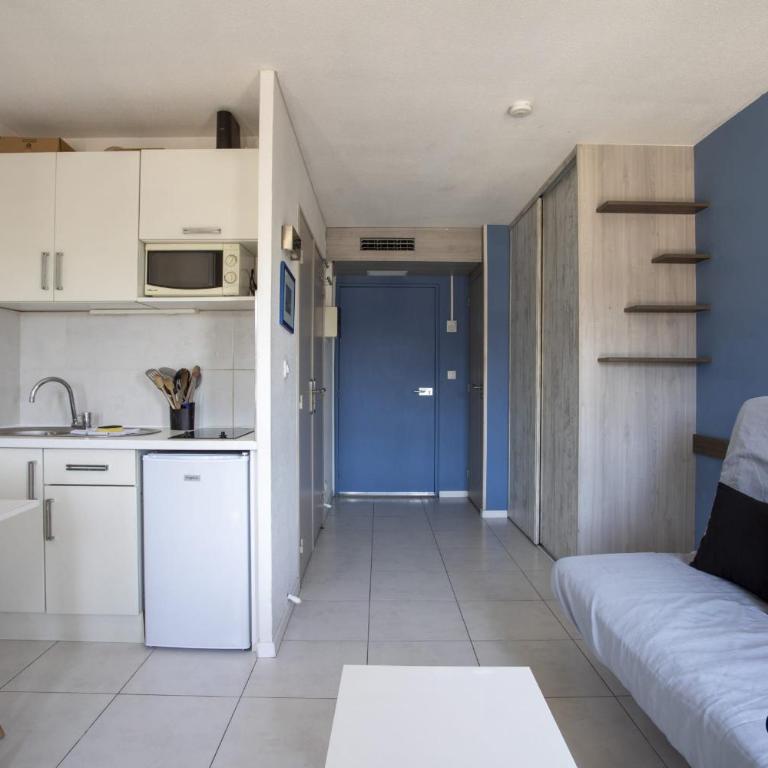 Air-conditioned studio near the train station - Studio - 13
