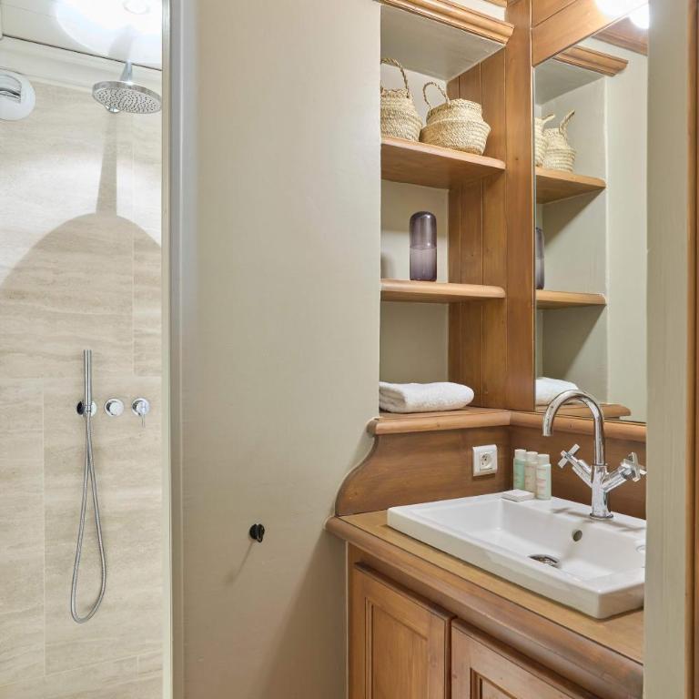 Vieux Village by One of A Kind Travel - Apartment - 13
