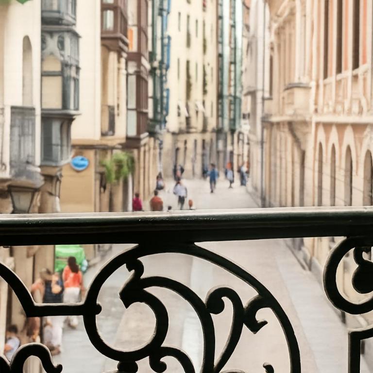 Live Old Town Bilbao - Three-Bedroom Superior Apartment - 40