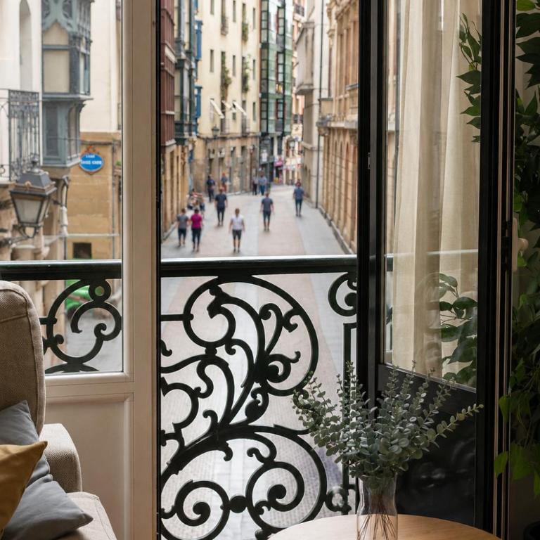 Live Old Town Bilbao - Three-Bedroom Superior Apartment - 39