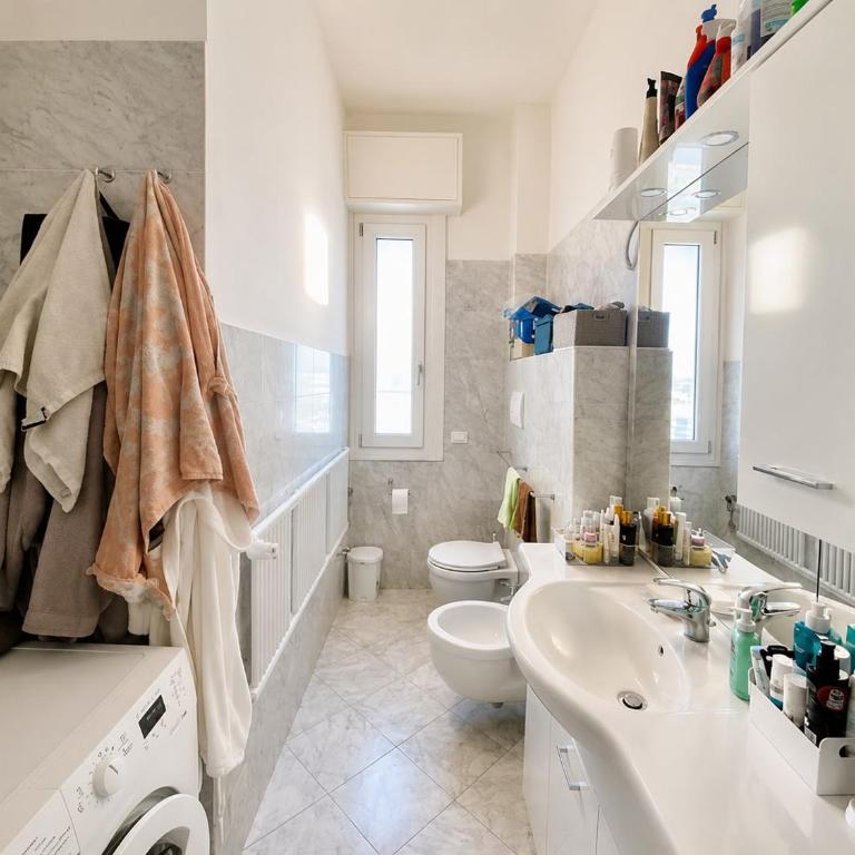 Modena Sky Station Rooms - Panoramic View & AC - Appartamento con 2 Camere da Letto e Balcone - 5