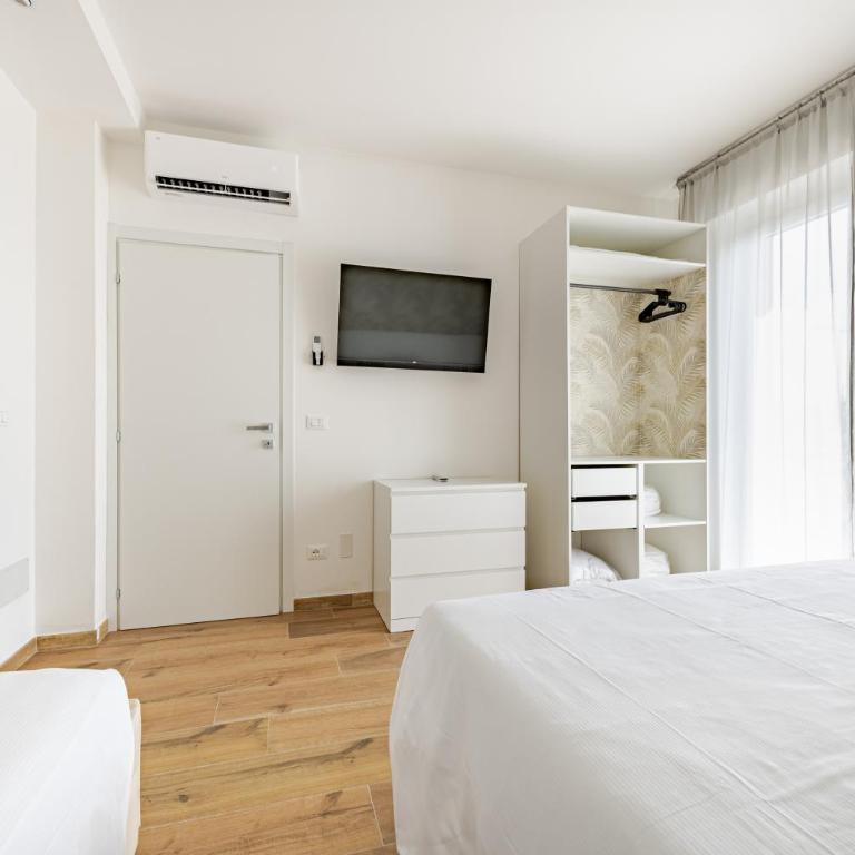Villa Guerrazzi - 5 Bedrooms, 5 Bathrooms, Private Parking - P r a t u r e c c i Group - Villa - 4