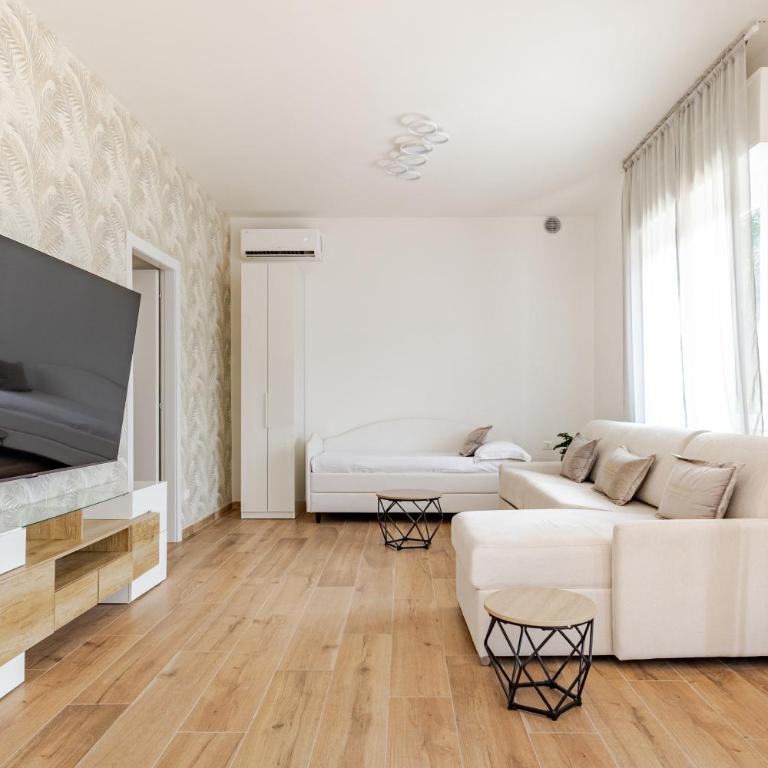 Villa Guerrazzi - 5 Bedrooms, 5 Bathrooms, Private Parking - P r a t u r e c c i Group - Villa - 2