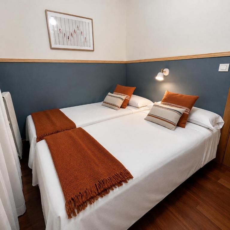 Live Old Town Bilbao - Three-Bedroom Superior Apartment - 28
