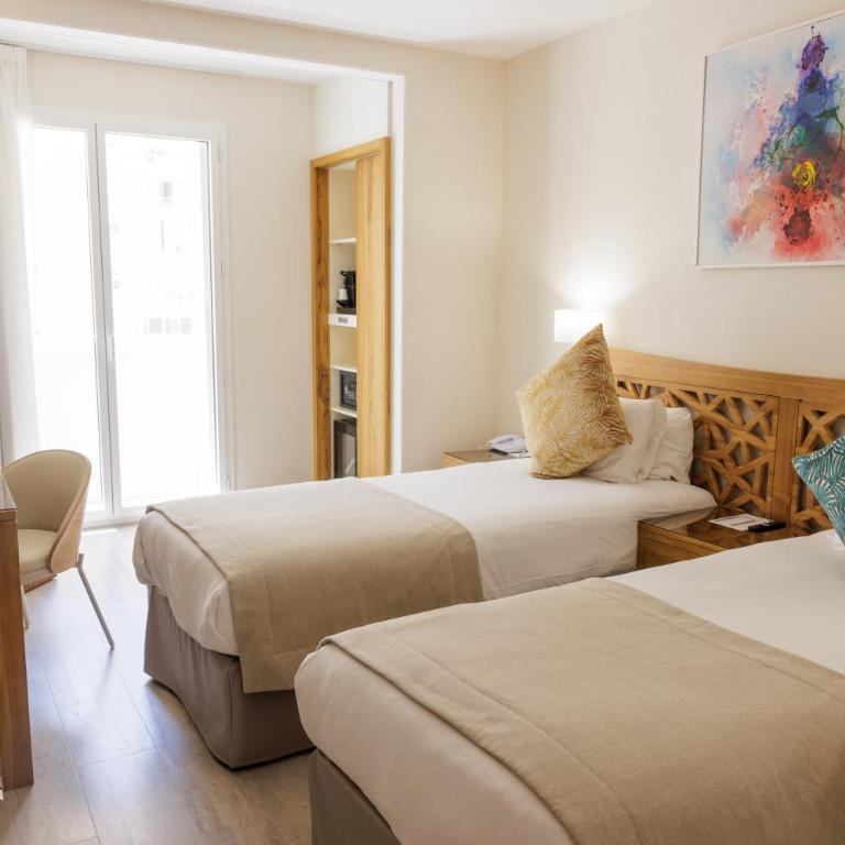 Cristal Hôtel & Spa - Chambre Double Classique - Accès Gratuit au Spa - 3