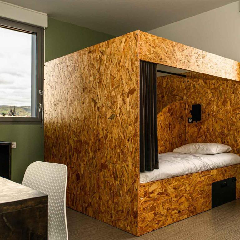 Auberge de jeunesse HI Clermont-Ferrand - Habitación Cuádruple con baño - 4