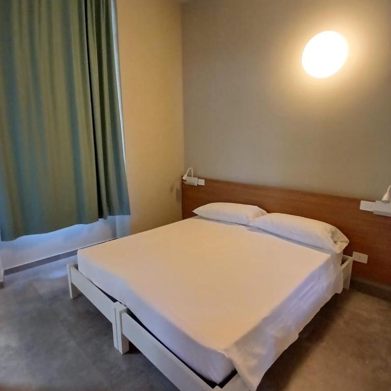 Carro Hostel - Monza Centro - Dormire bene Fare bene Scegli Bene! - Camera Familiare con Bagno Privato - 8