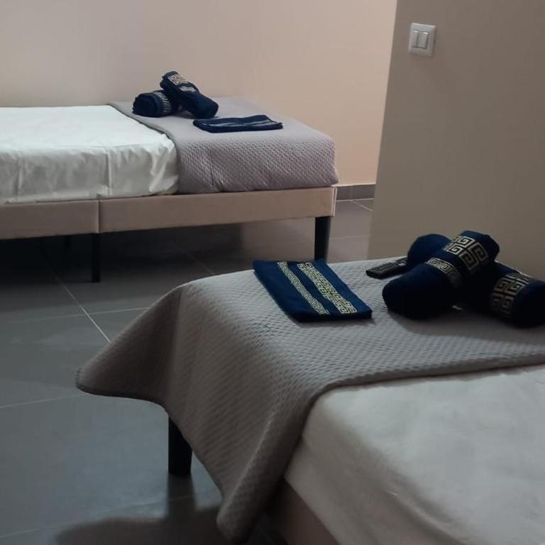 Appartamenti al Sole - Camera Familiare con Bagno Privato - 2