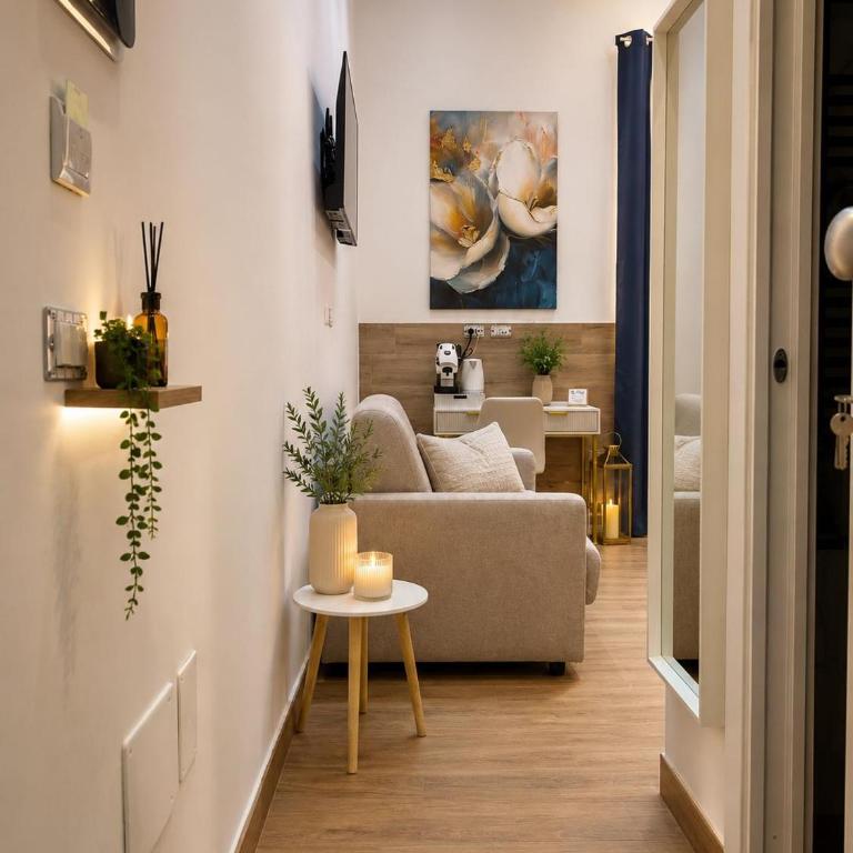 Urban Chic Suite San Ferdinando - Camera Matrimoniale Deluxe con Balcone - 3