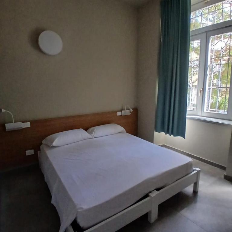 Carro Hostel - Monza Centro - Dormire bene Fare bene Scegli Bene! - Camera Familiare con Bagno Privato - 7