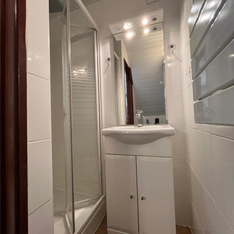 Domaine de vacances à 600m de la plage, belle villa climatisée 3 chambres, 5 couchages terrasse WIFI, accès payant pour les animations et piscines LRPDSE3 - Maison 3 Chambres - 10